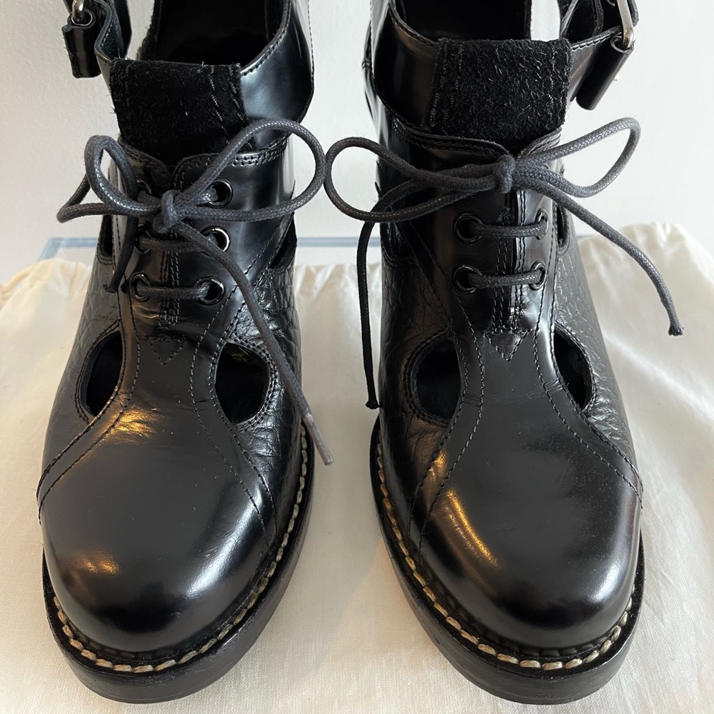❤️ SOLD ❤️ Authentic Balenciaga Black Leather Block Heel Lace Up Boots - Picture 2 of 8